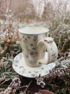 Võluaia tass ja alustaldrik