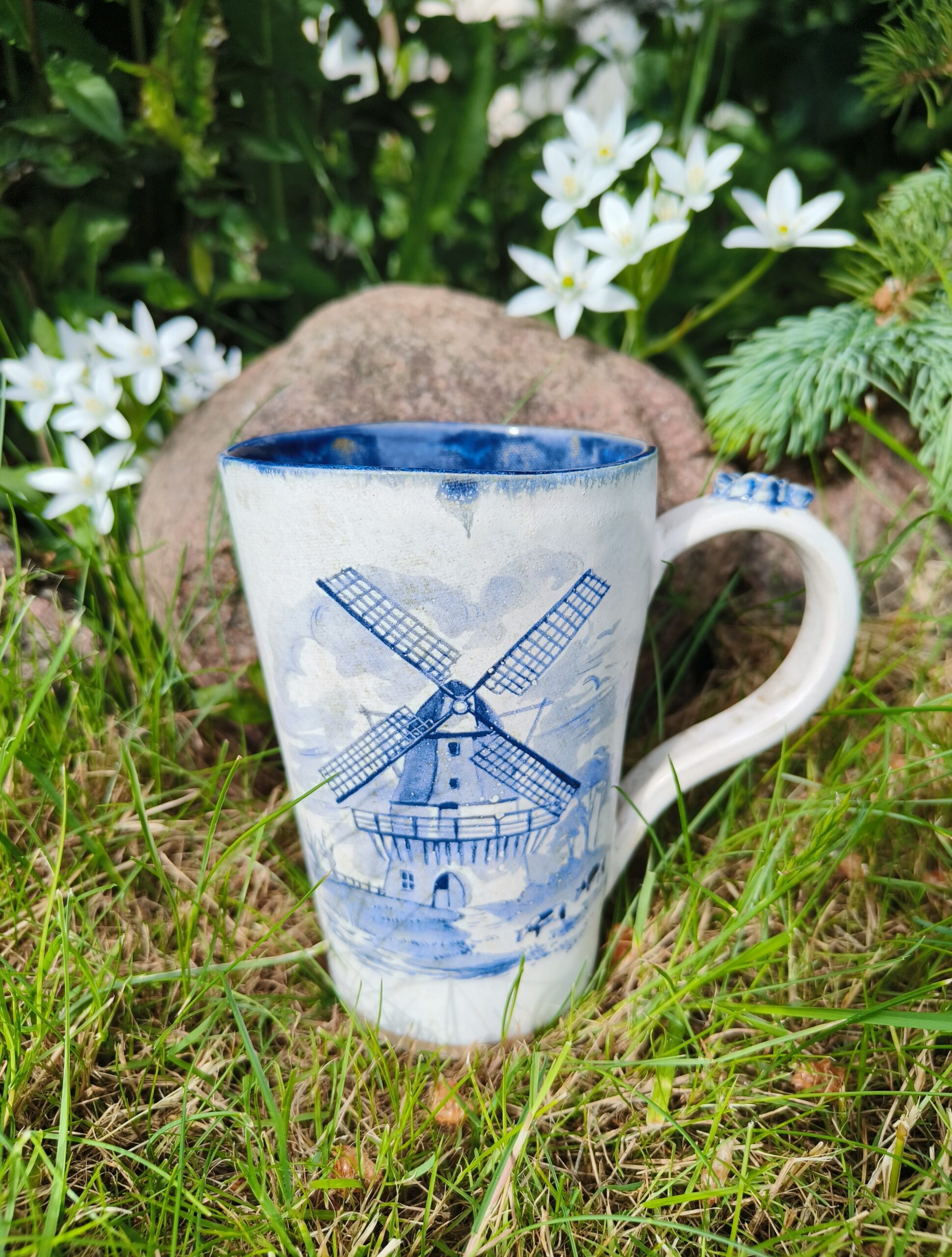 Tass mahutab 475 ml.
Läbimõõt ülevalt 9 cm ja alt 6,5 cm. Kõrgus 13 cm.
Võib pesta nõudepesumasinas.
🎁 Kui soovid saata ostetud esemed otse kingisaajale, võin l