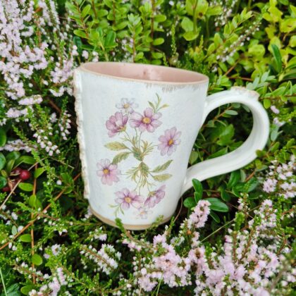 Roosade lilledega tassid