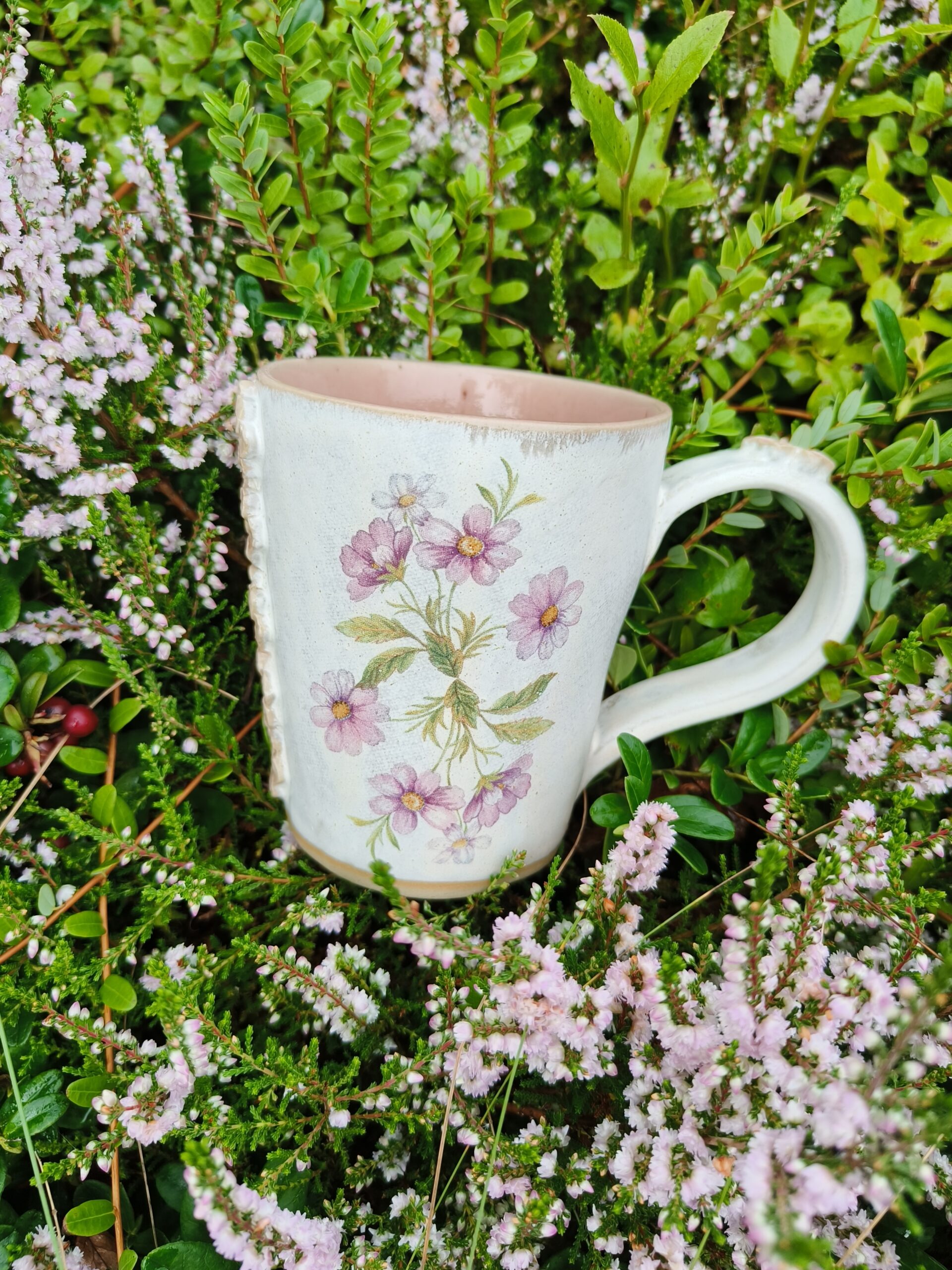 Roosade lilledega tassid