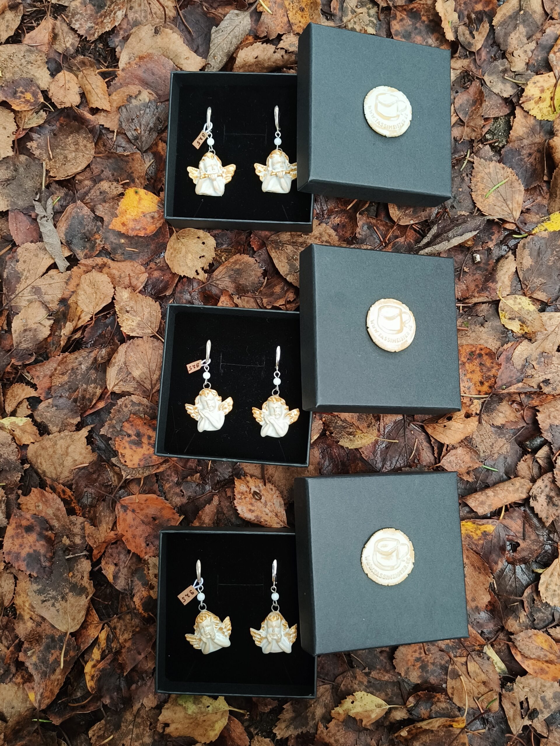 Inglitega kõrvarõngad