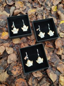 Inglitega kõrvarõngad