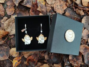 Inglitega kõrvarõngad