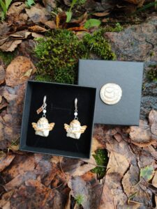 Inglitega kõrvarõngad