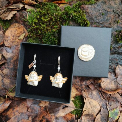 Inglitega kõrvarõngad