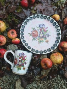 Sinised lillevaagnad ja tassid