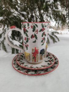 Jõulutaldrikud ja tass