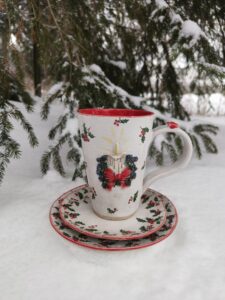 Jõulutaldrikud ja tass