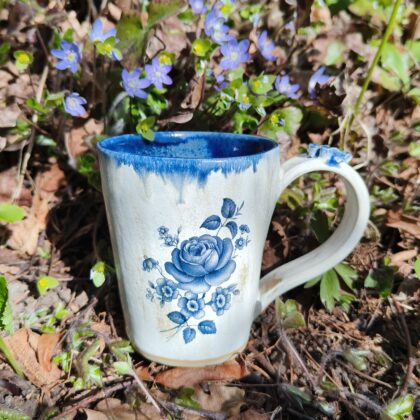 Väike sinine lilletass