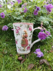 Alice'i Imedemaa tassid